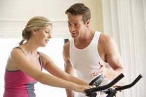 8 Советов о том, как правильно заниматься на велотренажере, чтобы похудеть не выходя из дома